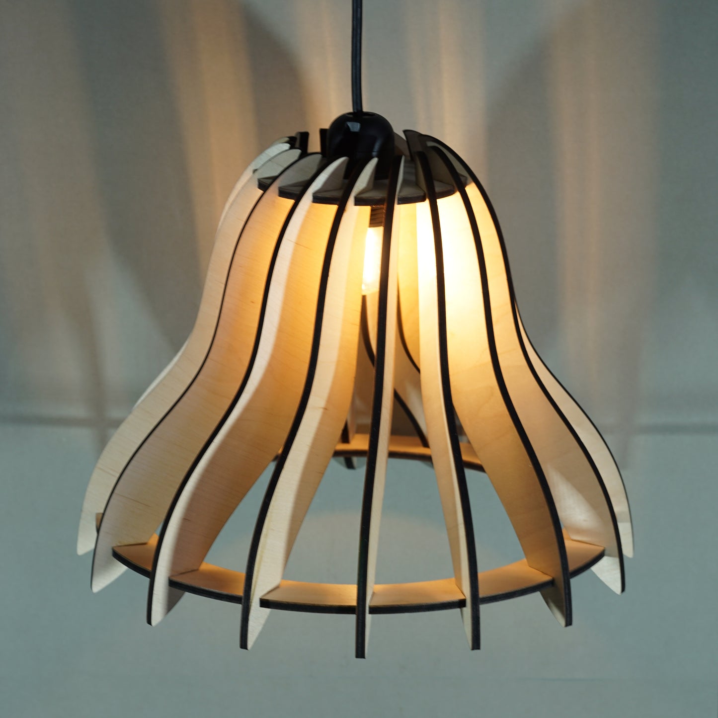 Candeeiro Decorativo de Teto em Contraplacado